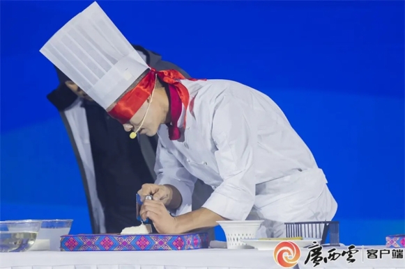 【廣西日報】蒙眼切豆腐，絲細能穿針！廣西廚藝大師技驚全國